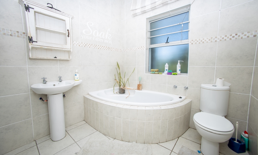 5 Bedroom Property for Sale in Berea Eastern Cape